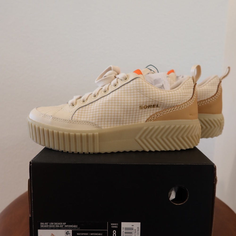 Sorel Women's Ona Ave Low-Top Plarform Sneaker size 8, waterproof shoe tan cream